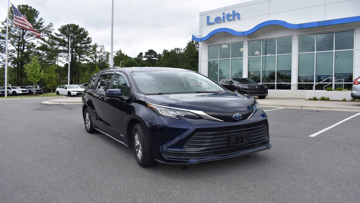 2021 Toyota Sienna LE — Minivan — 79,918 mi — Aberdeen, NC