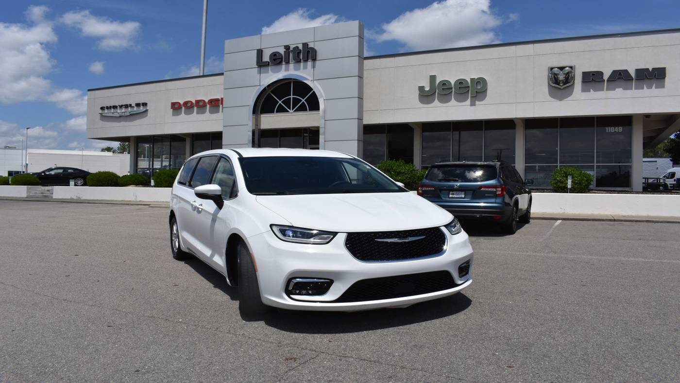 2023 Chrysler Pacifica Touring L — Minivan — 59,129 mi — Aberdeen, NC