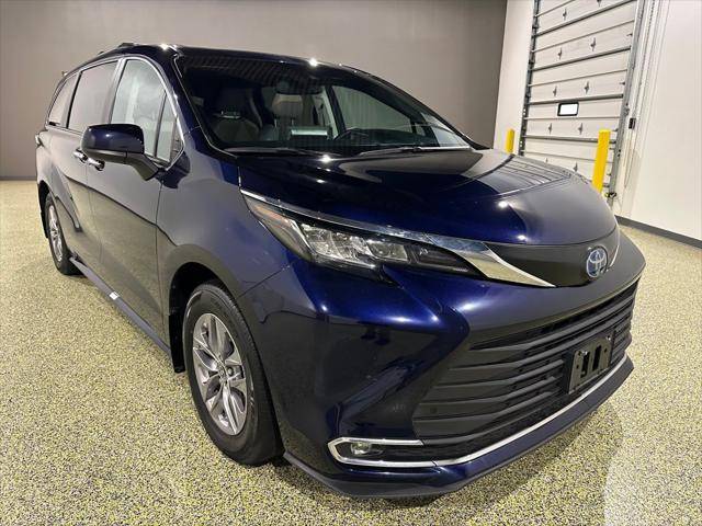 2023 Toyota Sienna XLE — Minivan — 37,319 mi — Tomball, TX