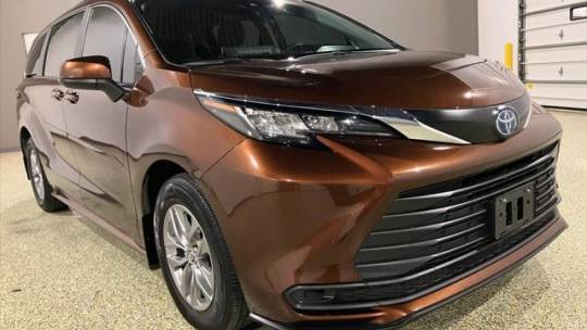 2023 Toyota Sienna LE — Minivan — 14,573 mi — Tomball, TX