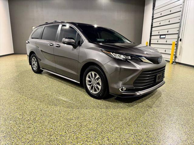 2022 Toyota Sienna XLE — Minivan — 46,883 mi — Tomball, TX