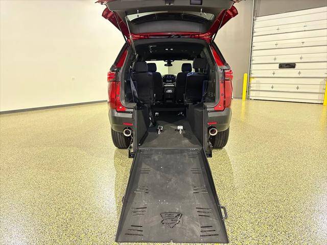 2023 Chevrolet Traverse LT Cloth — SUV — 1,076 mi — Tomball, TX