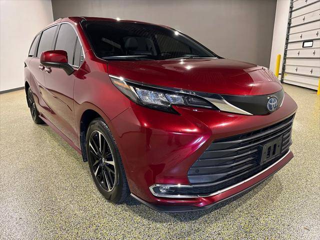 2022 Toyota Sienna XLE — Minivan — 63,163 mi — Tomball, TX