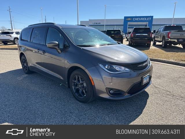 2020 Chrysler Pacifica Touring L — Minivan — 40,229 mi — Bloomington, IL