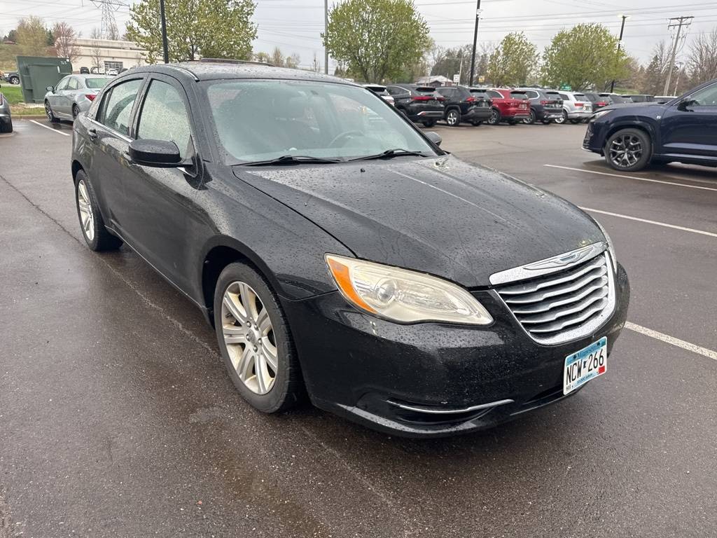 2013 Chrysler 200 Touring — Sedan — 172,549 mi — Maplewood, MN