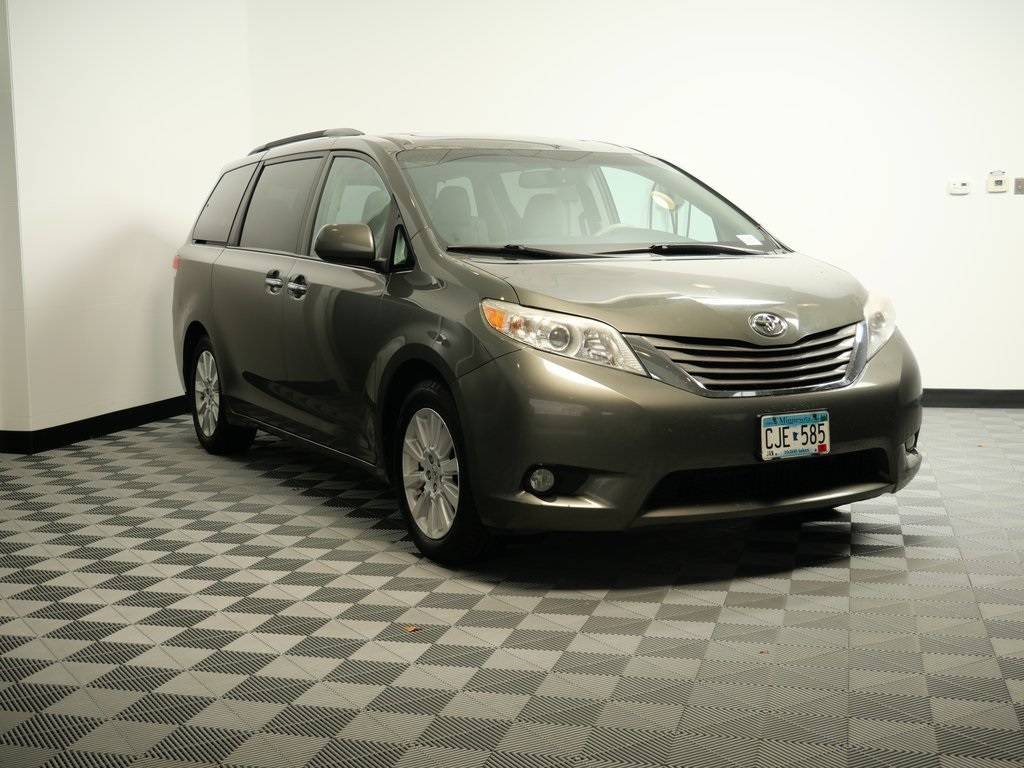 2012 Toyota Sienna XLE — Minivan — 187,399 mi — Maplewood, MN