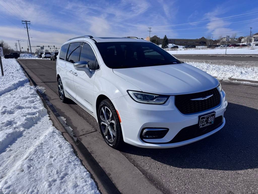 2021 Chrysler Pacifica Pinnacle — Minivan — 50,711 mi — Maplewood, MN
