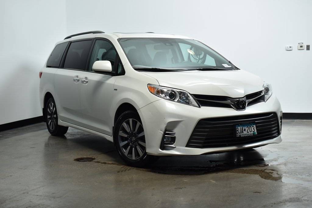 2018 Toyota Sienna XLE Premium — Minivan — 69,613 mi — Maplewood, MN