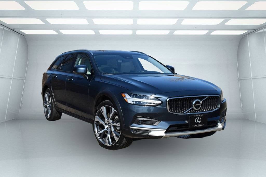 2023 Volvo V90 Cross Country Ultimate — Wagon — 26,959 mi — Maplewood, MN