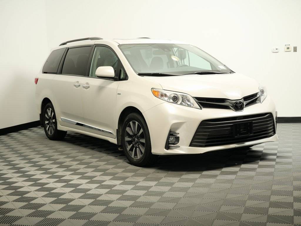 2020 Toyota Sienna XLE — Minivan — 119,524 mi — Maplewood, MN