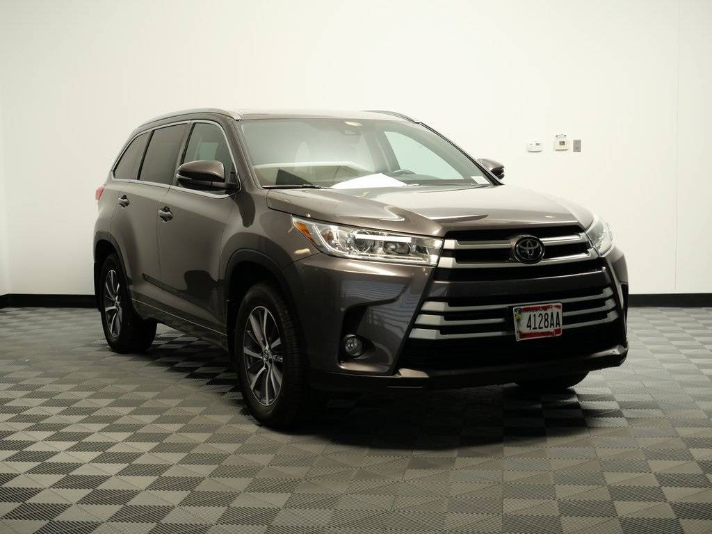 2017 Toyota Highlander XLE — SUV — 55,166 mi — Maplewood, MN