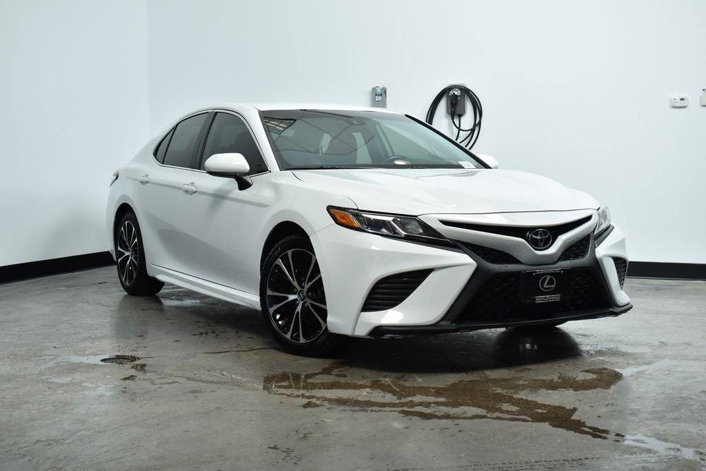 2020 Toyota Camry SE — Sedan — 102,416 mi — Maplewood, MN