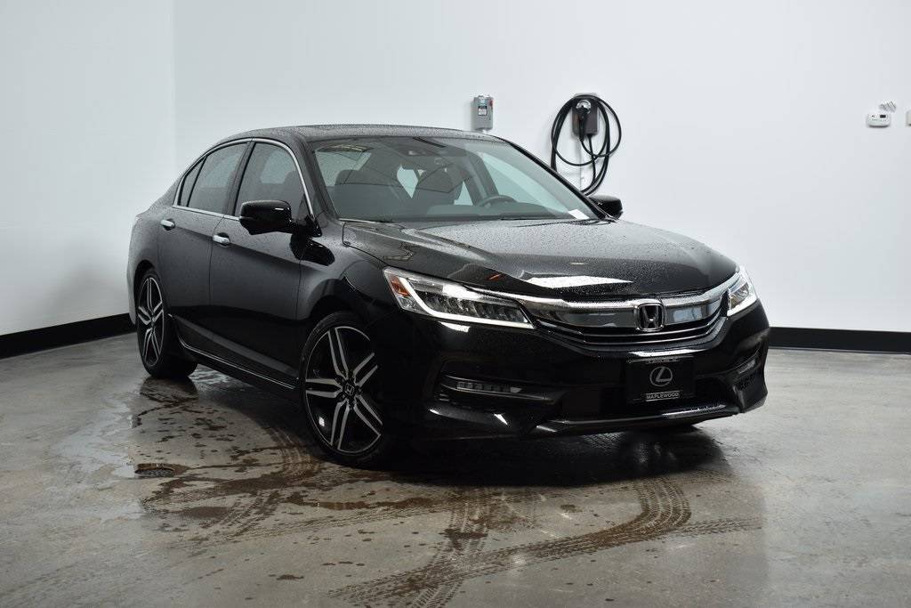 2017 Honda Accord Touring — Sedan — 65,960 mi — Maplewood, MN