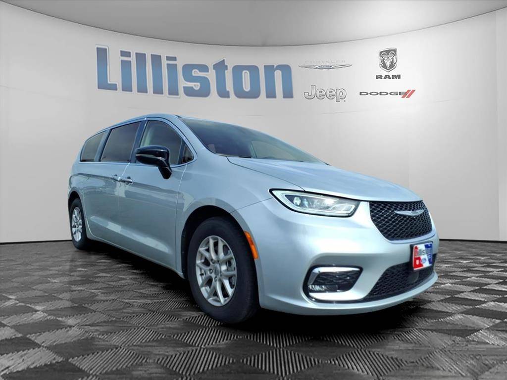 2024 Chrysler Pacifica Touring L — Minivan — 57,206 mi — Millville, NJ