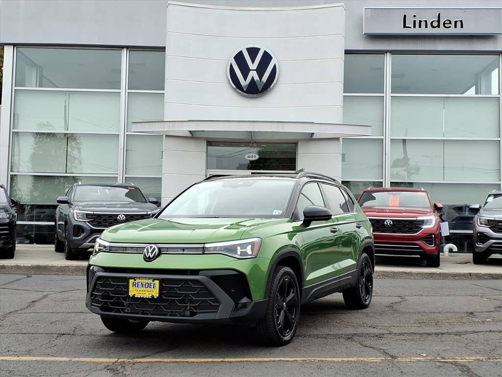 2025 Volkswagen Taos SE Black — SUV — 3,511 mi — Roselle, NJ