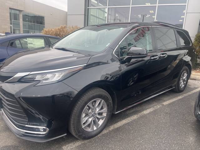 2022 Toyota Sienna XLE — Minivan — 38,694 mi — Bethesda, MD