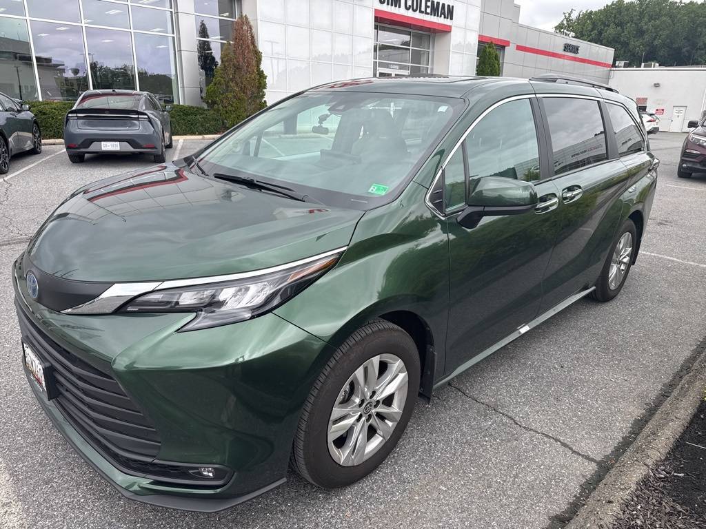 2025 Toyota Sienna XLE — Minivan — 12,279 mi — Bethesda, MD