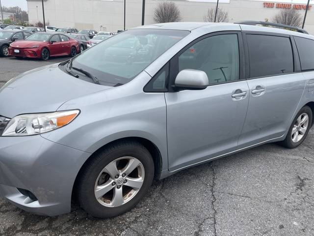 2016 Toyota Sienna LE — Minivan — 44,643 mi — Bethesda, MD