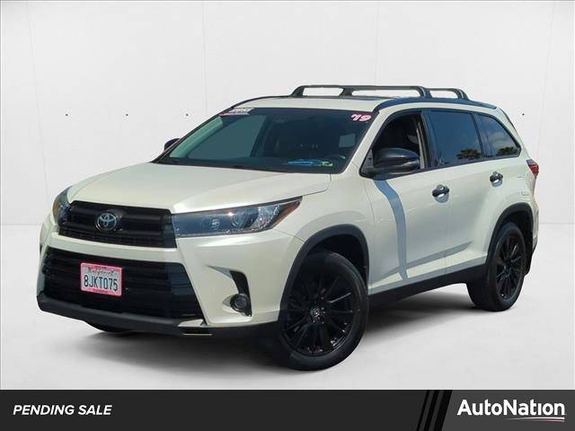 2019 Toyota Highlander SE V6 — SUV — 76,683 mi — Carlsbad, CA