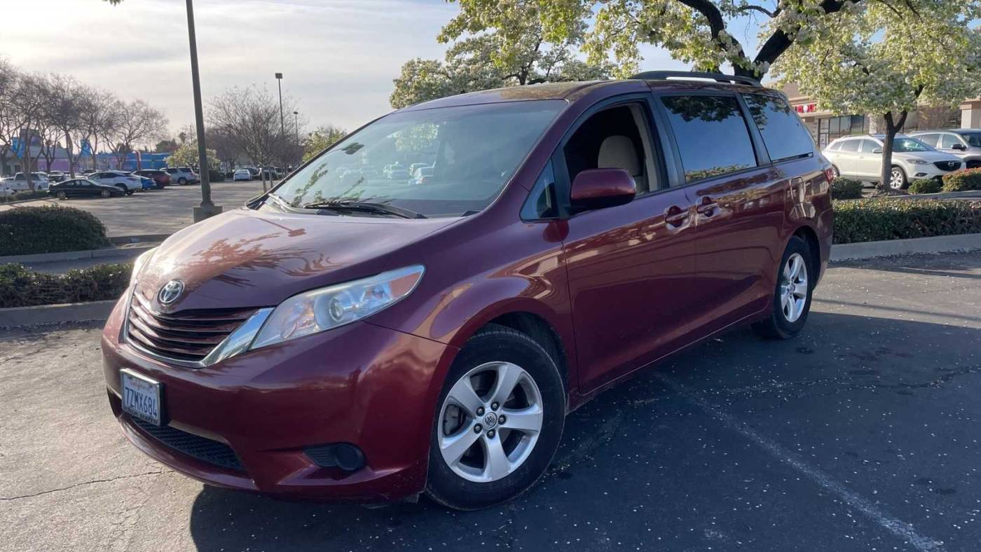 2017 Toyota Sienna LE — Minivan — 88,318 mi — Fresno, CA