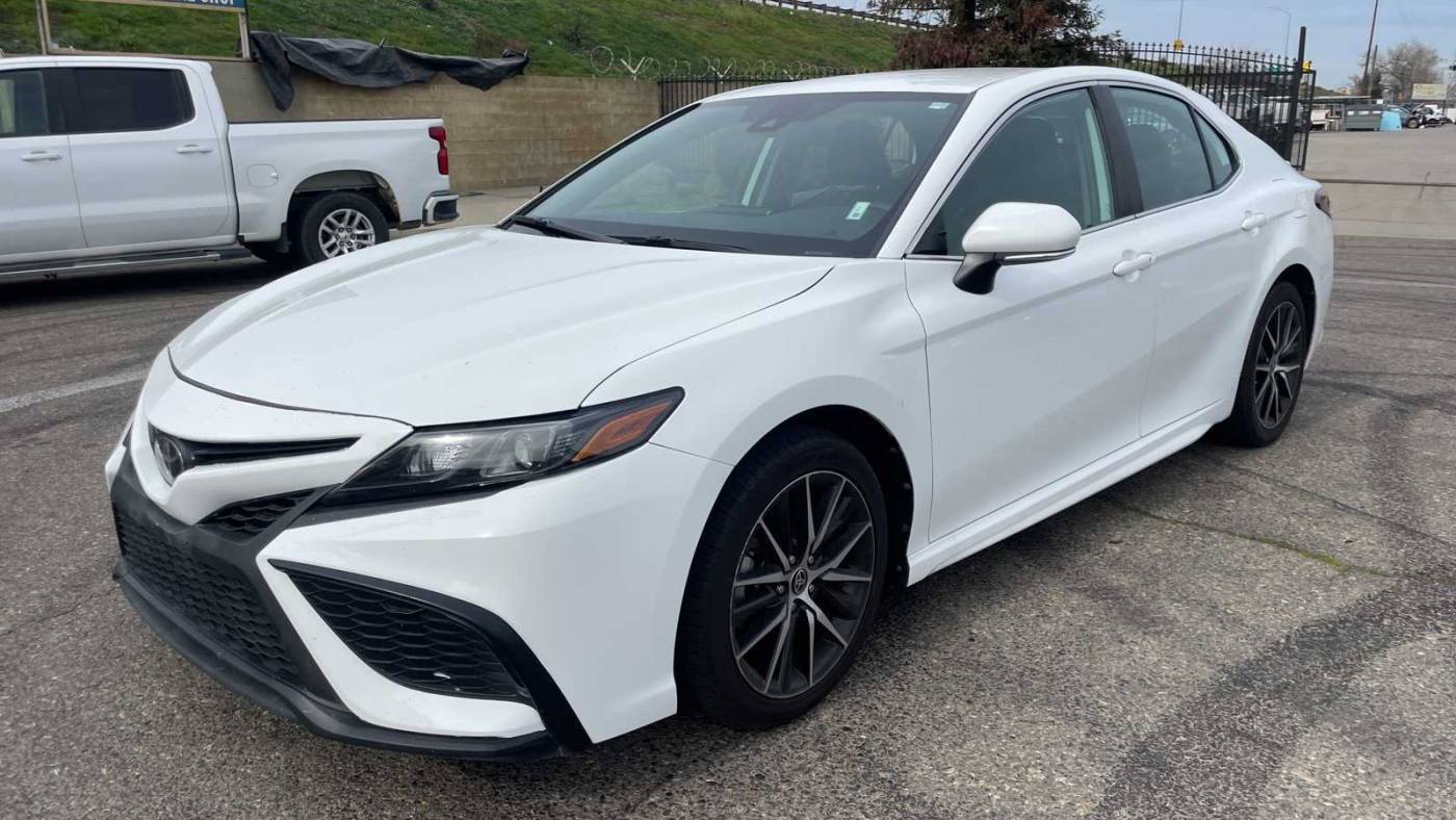 2022 Toyota Camry SE — Sedan — 62,559 mi — Fresno, CA