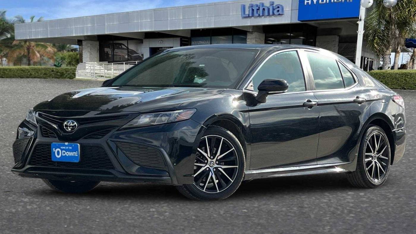 2022 Toyota Camry SE — Sedan — 64,605 mi — Fresno, CA