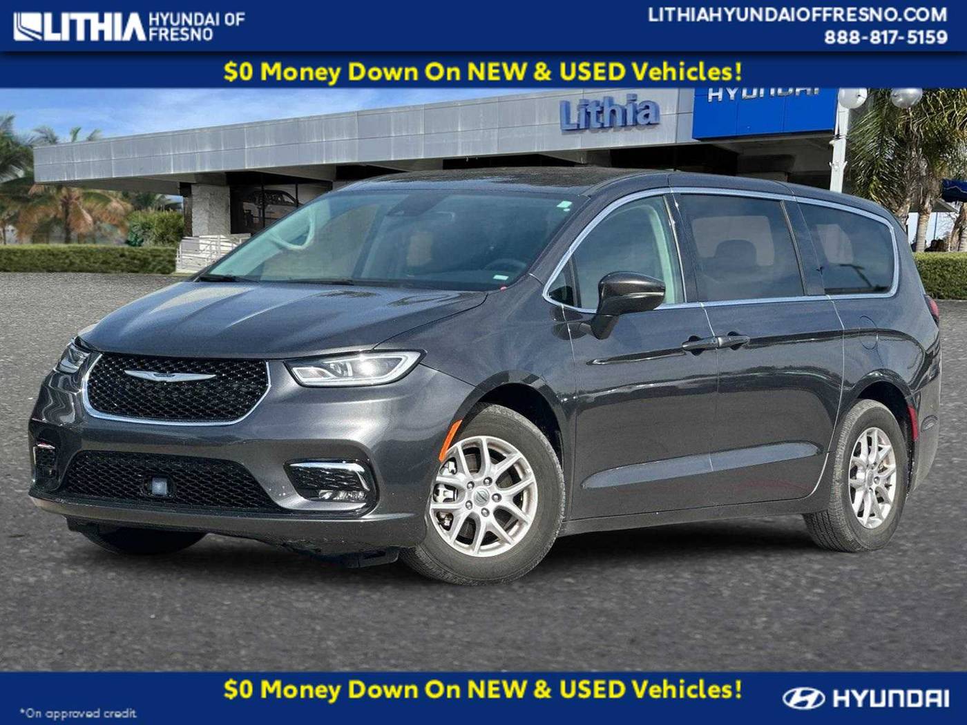2023 Chrysler Pacifica Touring L — Minivan — 25,672 mi — Fresno, CA