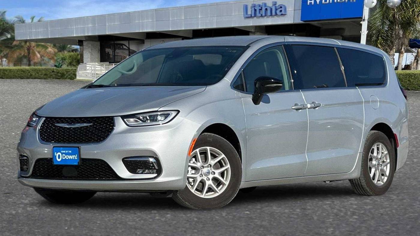 2024 Chrysler Pacifica Touring L — Minivan — 10,309 mi — Fresno, CA