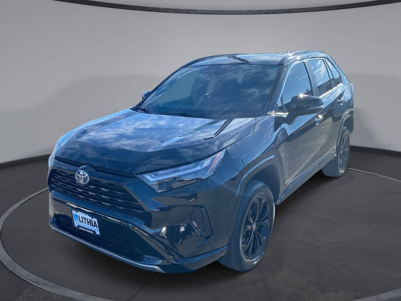2022 Toyota RAV4 Hybrid SE — SUV — 29,843 mi — Medford, OR