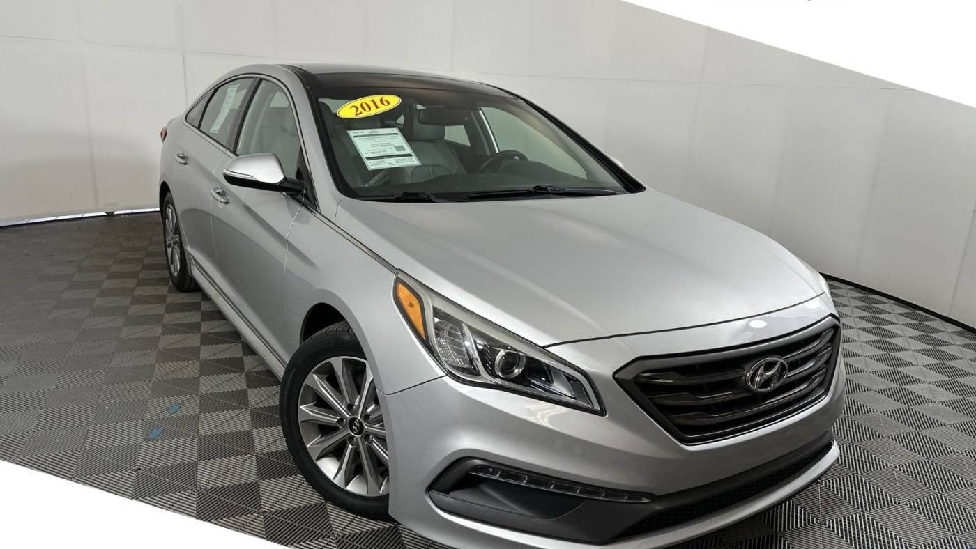 2016 Hyundai Sonata Limited — Sedan — 113,872 mi — Davenport, IA