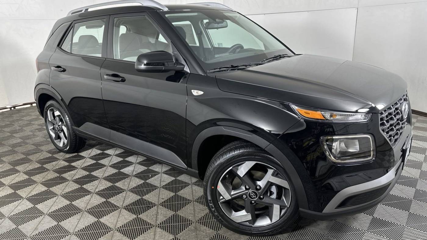2025 Hyundai Venue SEL — SUV — 3,500 mi — Davenport, IA