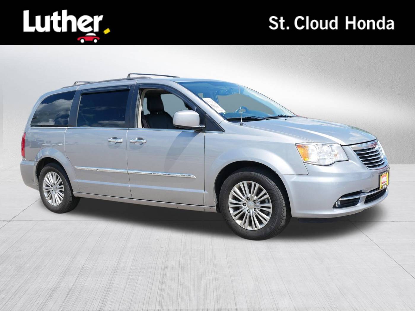 2016 Chrysler Town & Country Touring-L — Minivan — 104,833 mi — Wait Park, MN
