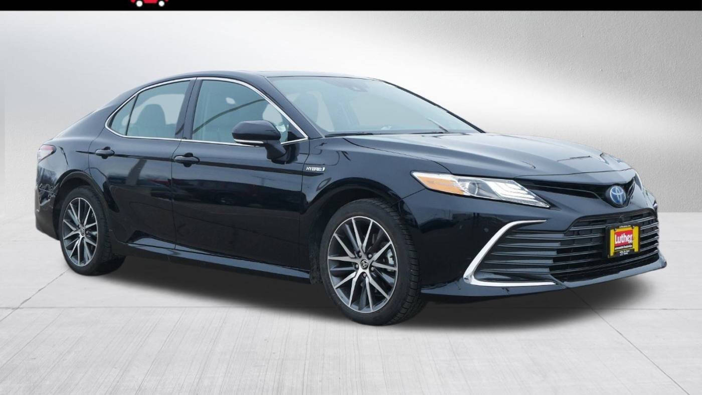 2021 Toyota Camry Hybrid XLE — Sedan — 27,956 mi — Wait Park, MN