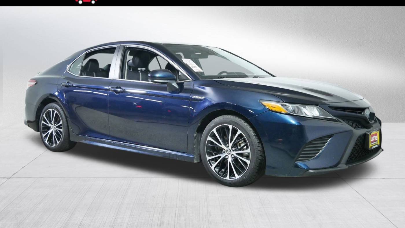 2018 Toyota Camry Hybrid SE — Sedan — 133,105 mi — Wait Park, MN