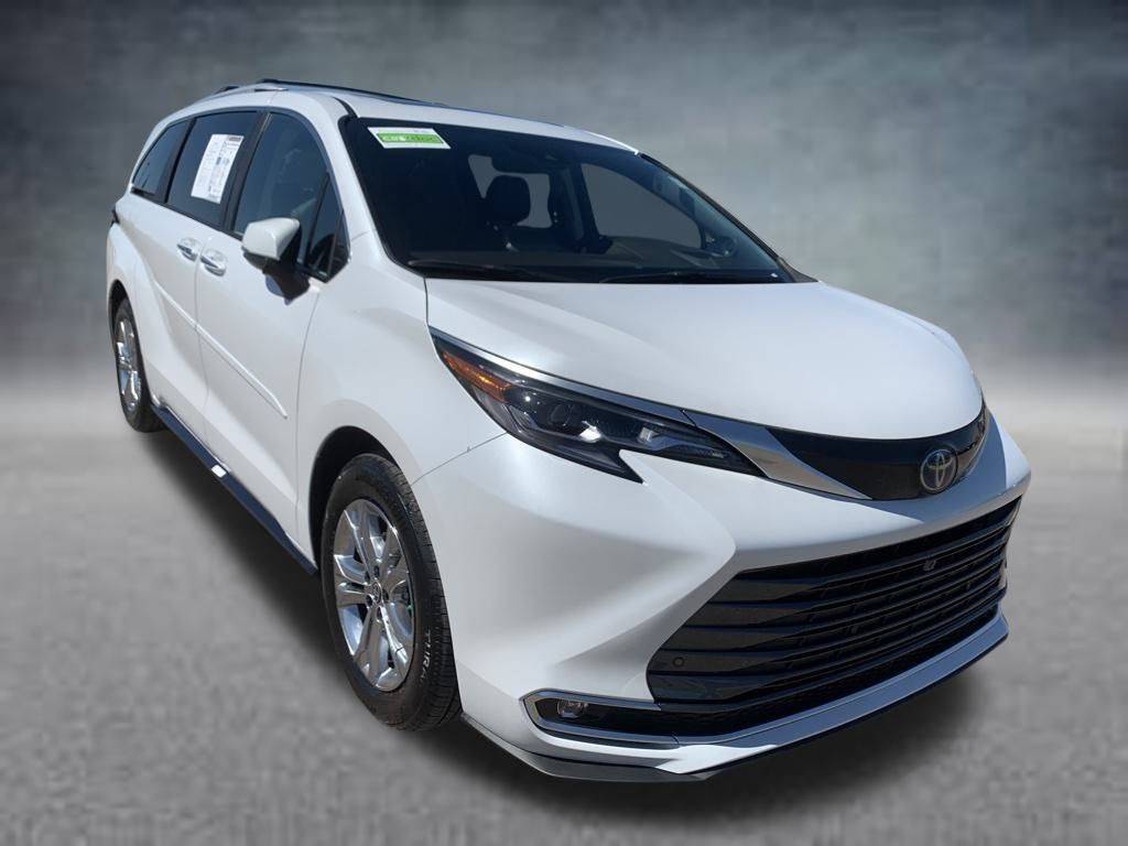 2024 Toyota Sienna Platinum — Minivan — 2,152 mi — Dyersburg, TN