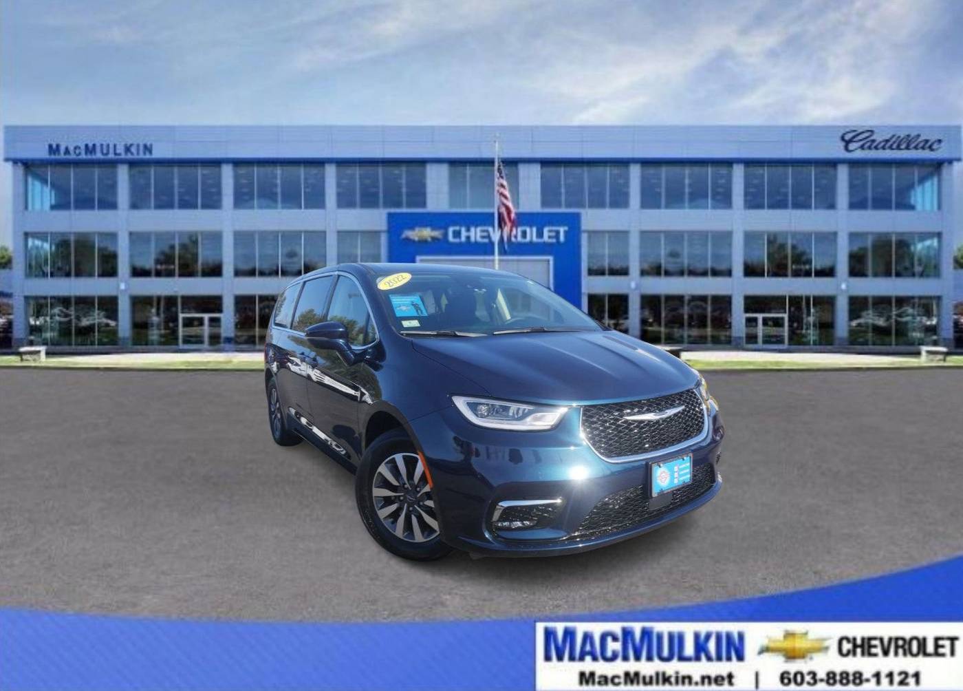 2022 Chrysler Pacifica Hybrid Touring L — Minivan — 32,034 mi — Nashua, NH