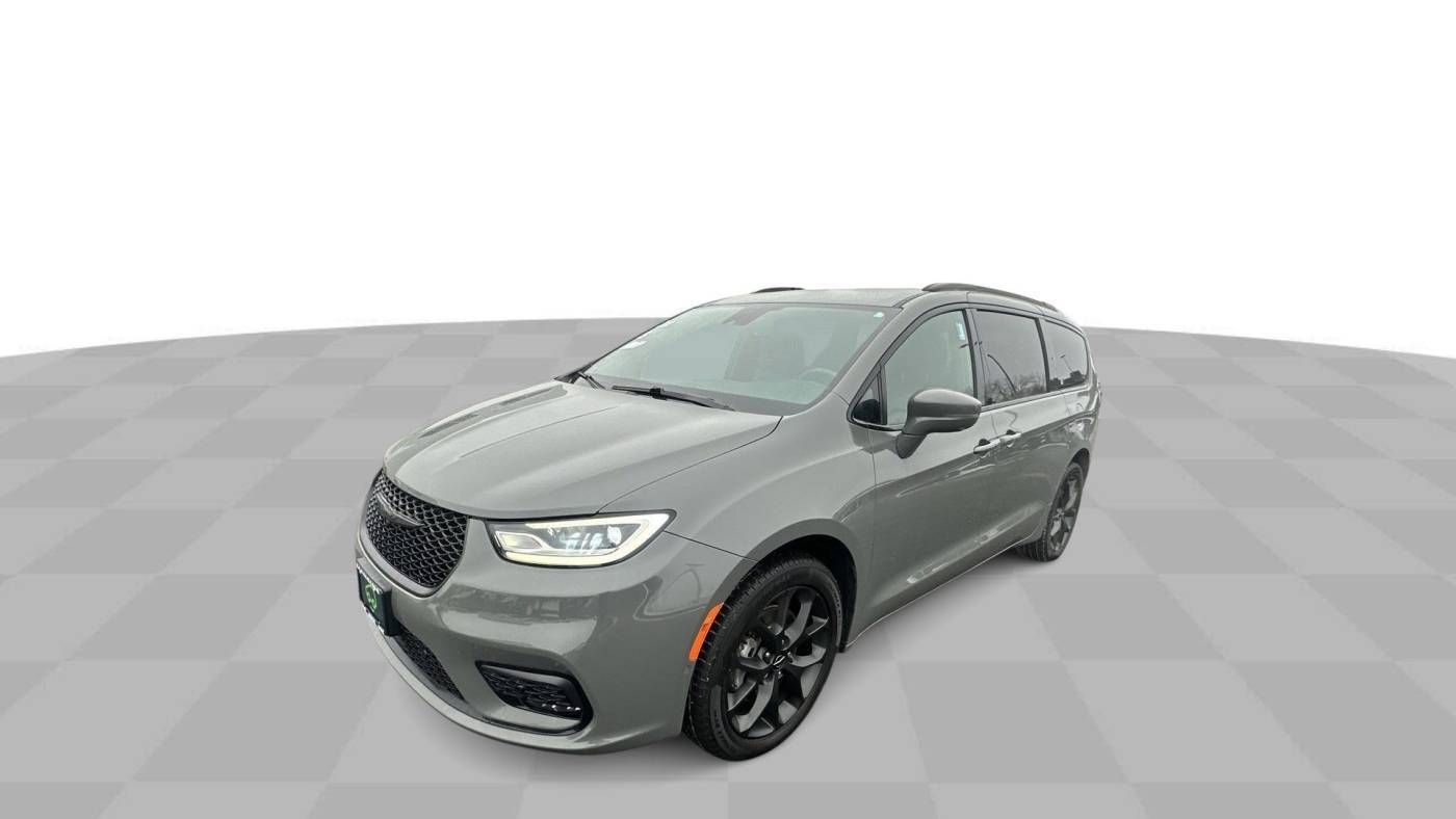 2022 Chrysler Pacifica Touring L — Minivan — 70,798 mi — Amsterdam, NY