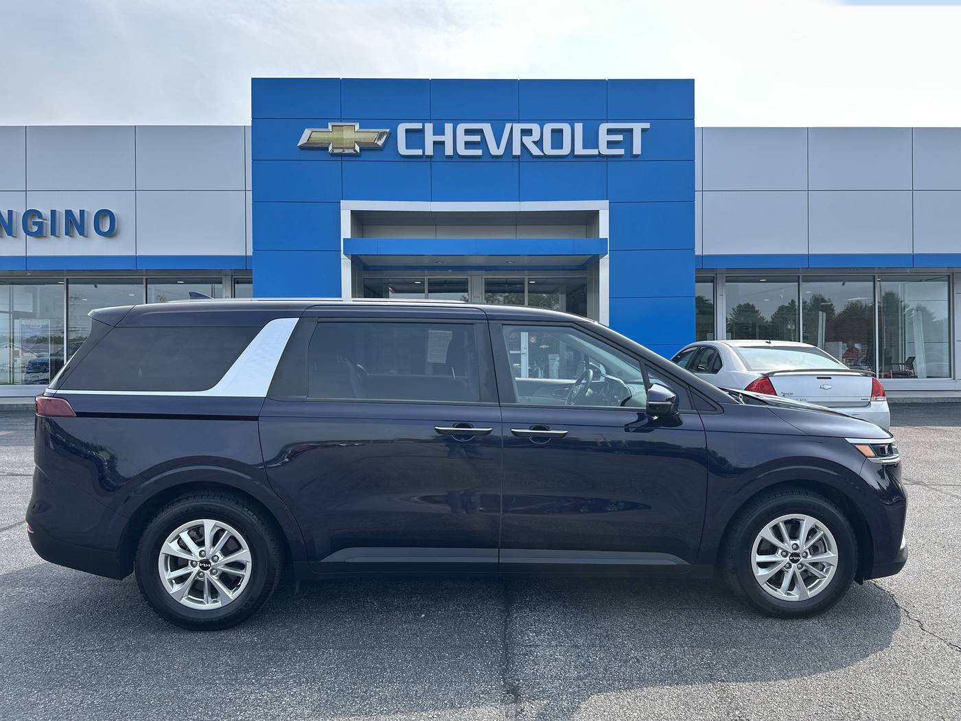 2022 Kia Carnival LX — Minivan — 29,558 mi — Amsterdam, NY