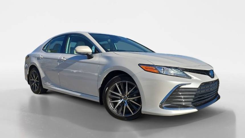 2022 Toyota Camry Hybrid XLE — Sedan — 41,356 mi — Knoxville, TN