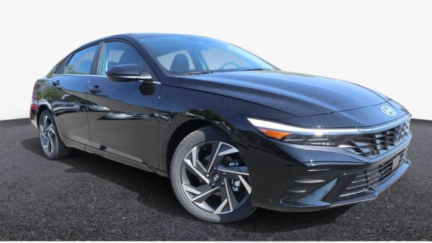 2024 Hyundai Elantra SEL — Sedan — 5,405 mi — Knoxville, TN
