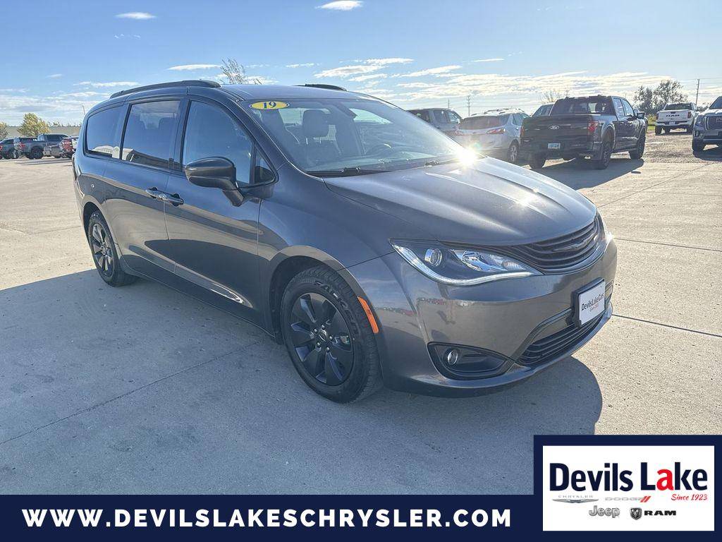 2019 Chrysler Pacifica Hybrid Touring L — Minivan — 120,287 mi — Devils Lake, ND
