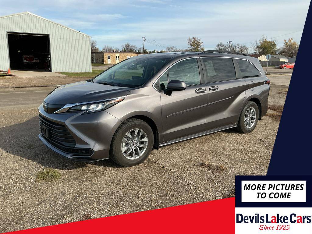 2022 Toyota Sienna LE — Minivan — 36,622 mi — Devils Lake, ND