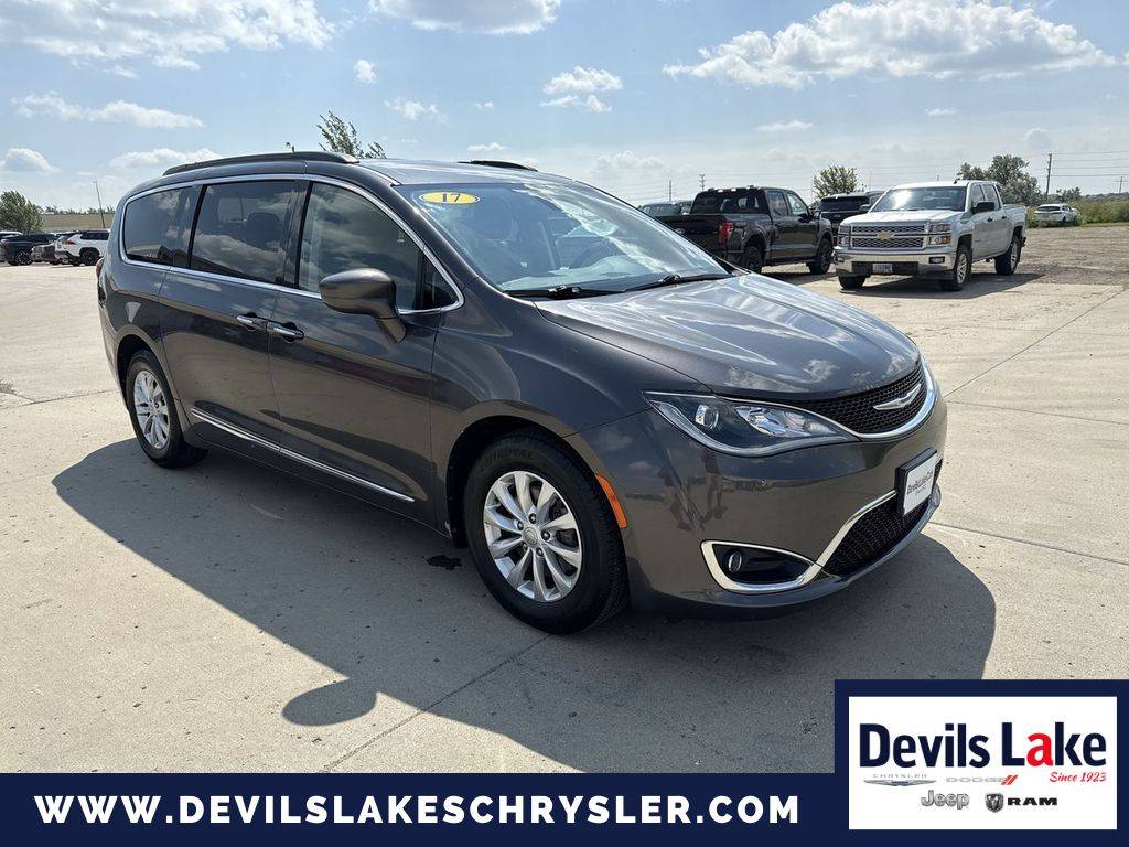 2017 Chrysler Pacifica Touring L — Minivan — 149,321 mi — Devils Lake, ND
