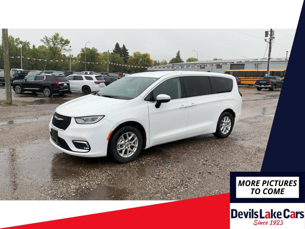 2023 Chrysler Pacifica Touring L — Minivan — 11,926 mi — Devils Lake, ND
