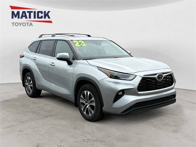 2023 Toyota Highlander XLE — SUV — 13,713 mi — Macomb, MI