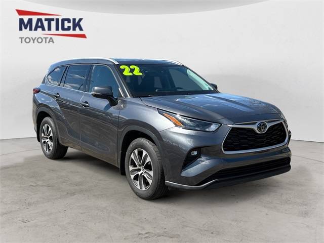 2022 Toyota Highlander XLE — SUV — 33,139 mi — Macomb, MI