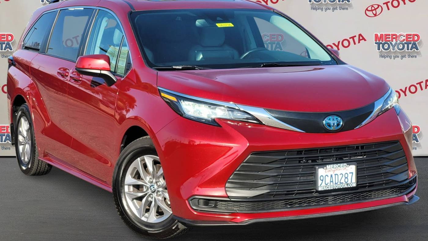 2022 Toyota Sienna LE — Minivan — 44,100 mi — Merced, CA