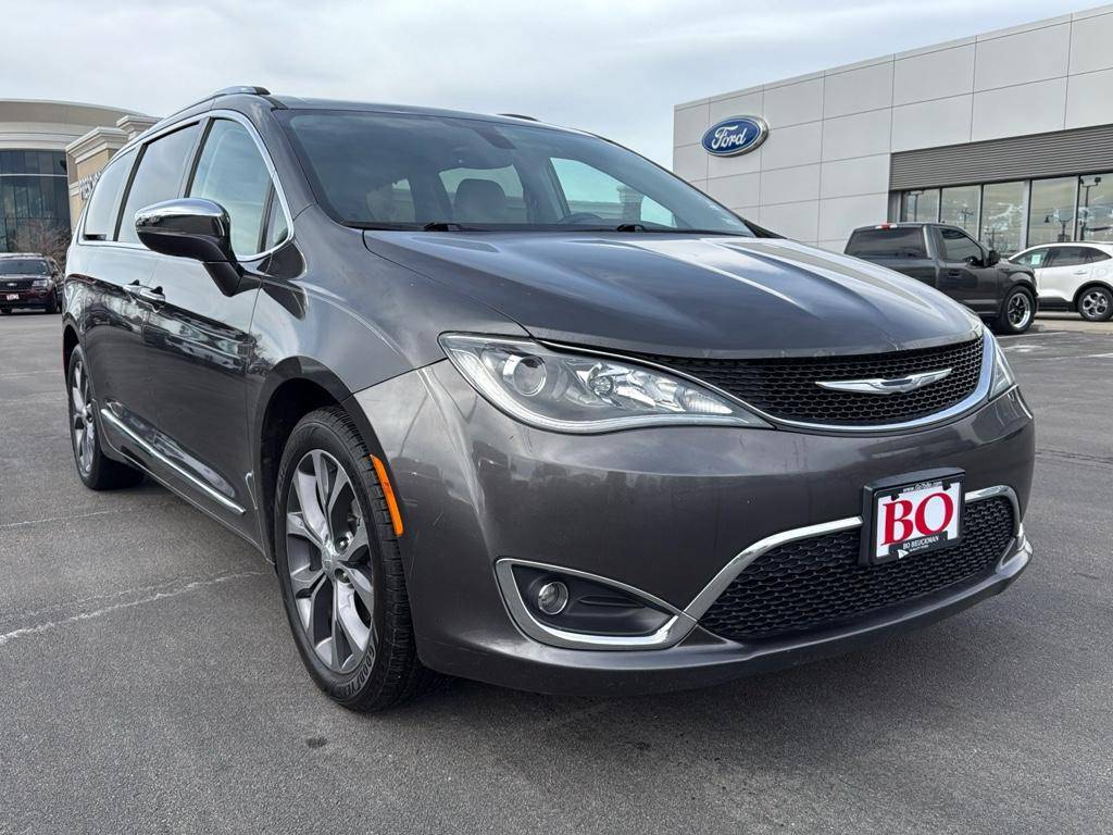 2017 Chrysler Pacifica Limited — Minivan — 166,743 mi — Ellisville, MO