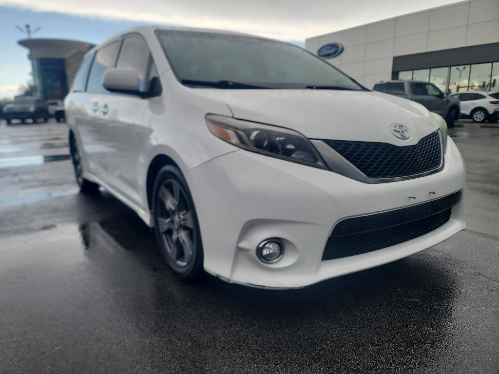 2017 Toyota Sienna SE Premium — Minivan — 73,282 mi — Ellisville, MO