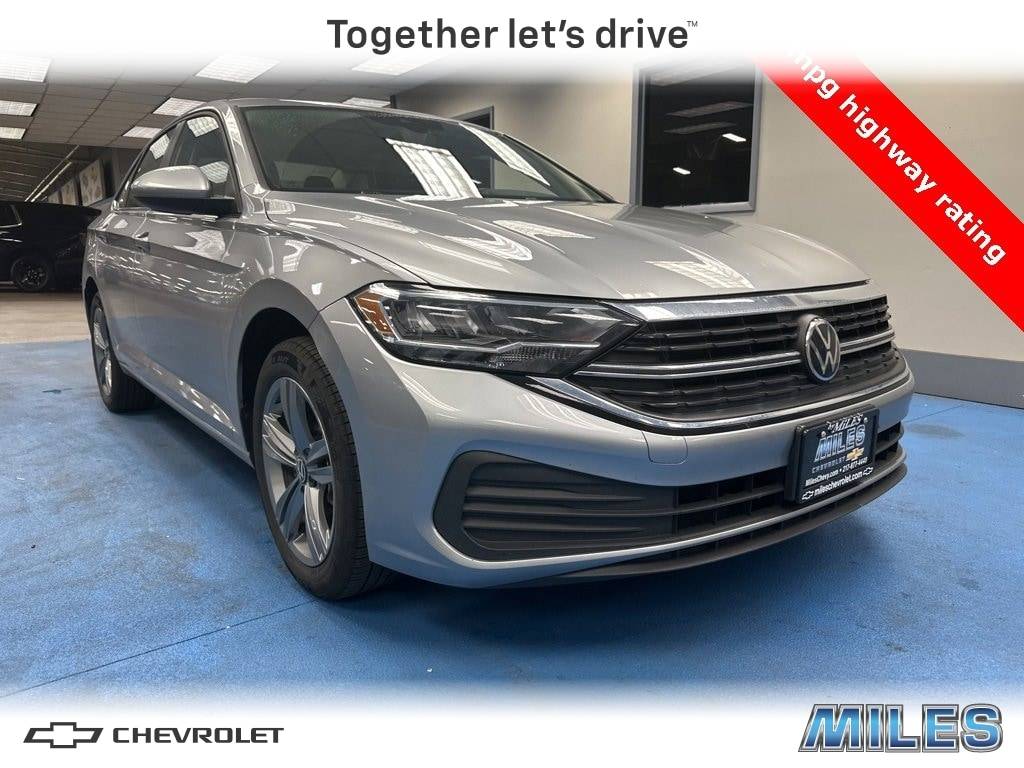 2024 Volkswagen Jetta SE — Sedan — 19,058 mi — Decatur, IL